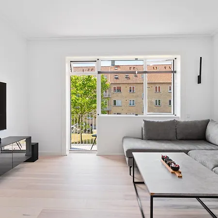 Modern Central Located *