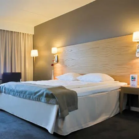 Western Park Globetrotter Airport Hotel