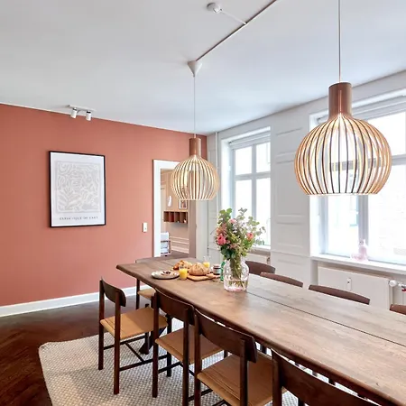 Daire Large 4 Bedroom With Balcony & Bathtub In Cph