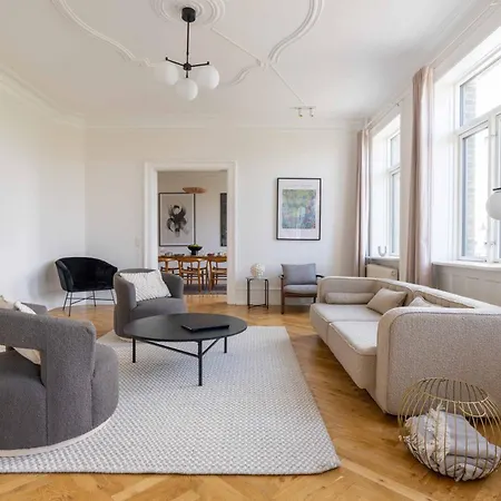 3 Bedroom In Lovely Area Lägenhet *