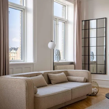 Lägenhet 3 Bedroom In Lovely Area