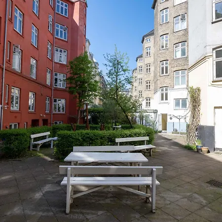 Lovely In Vibrant Area Of Appartement *