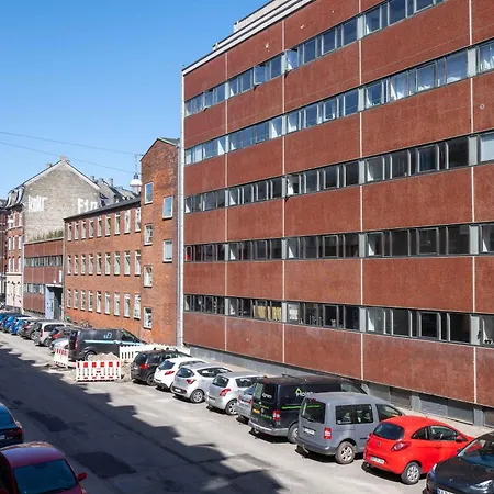 Lovely In Vibrant Area Of Appartement