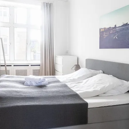 公寓 Fantastic 3-bed With French Balcony And Lake-views