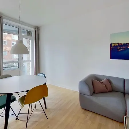 Beautiful 2-bed In Frederiksberg C Lejlighed *