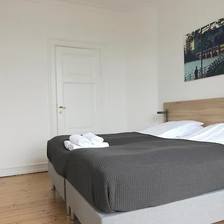 Beautiful 2-bed In Frederiksberg C W Balcony Kopenhagen