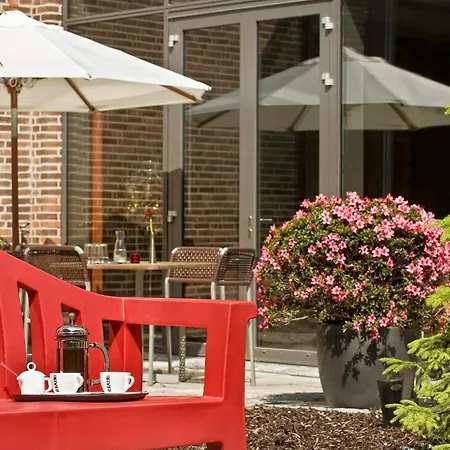 Adina Apartahotel 4*
