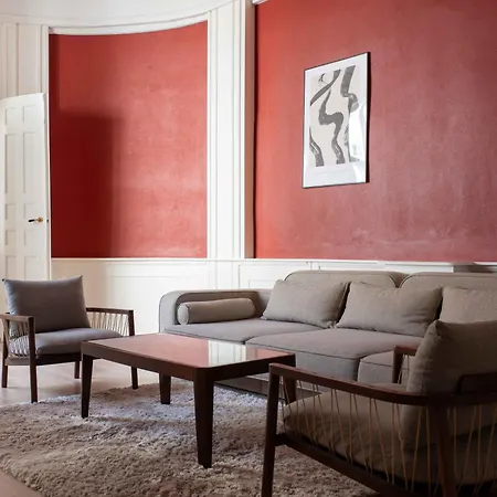 Deluxe At Perfect Location Apartment