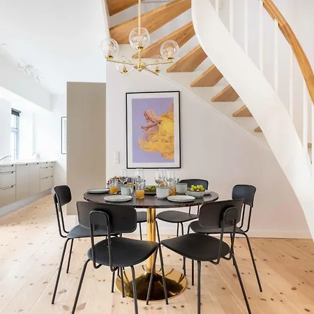 On Location By Round Tower Apartament *