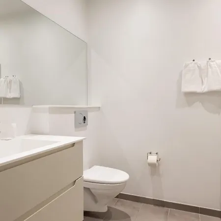 דירה Stunning 5 Bedroom By The Lakes