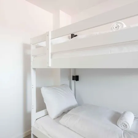Appartement Lovely In Vibrant Area Of *