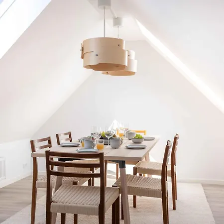 Appartement Lovely In Vibrant Area Of