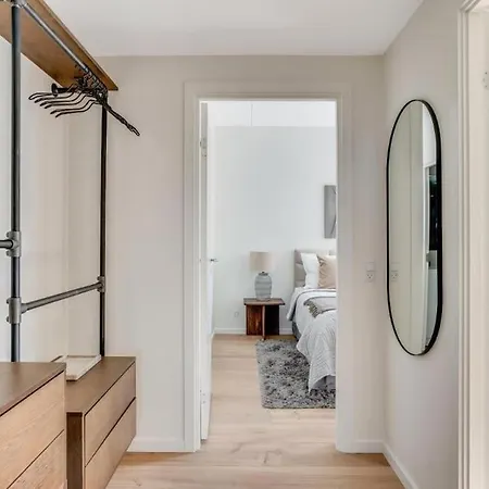 Luxury Living In Prime Spot Daire *