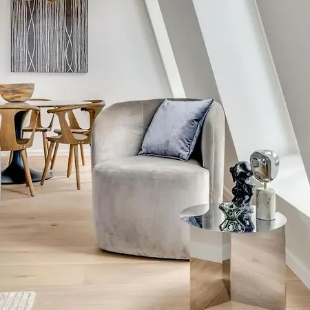 Daire Luxury Living In Prime Spot *