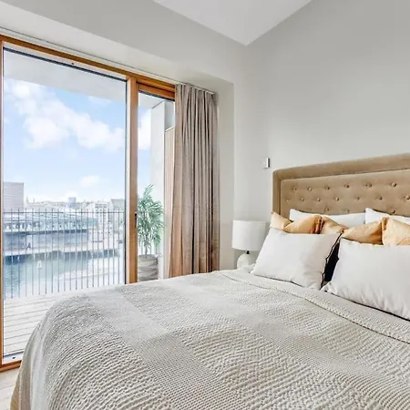 Daire Luxury Living In Prime Spot *