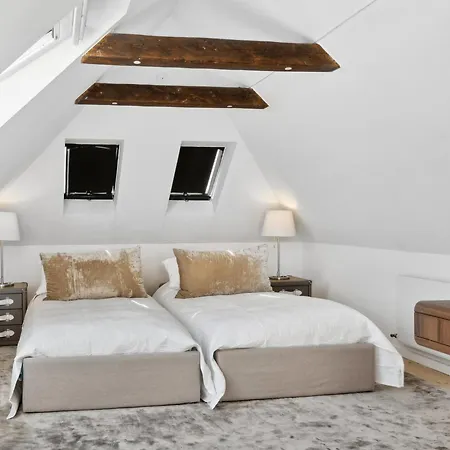 Sanders Swan - Marvellous Close To The Center Of Vakantiehuis *
