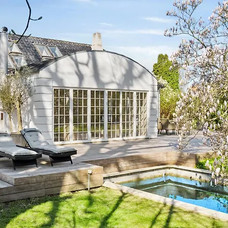 Vakantiehuis Sanders Swan - Marvellous Close To The Center Of *