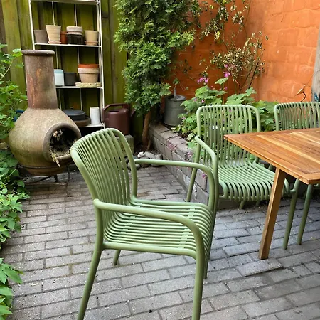 Cozy Center Chambers With Kitchen And Garden Pansiyon *