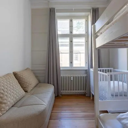 Lejlighed Spacious On Lively & Vibrant Street