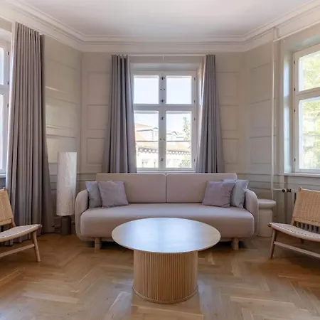 Spacious On Lively & Vibrant Street Lejlighed København