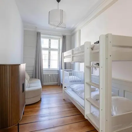 Lejlighed Spacious On Lively & Vibrant Street København