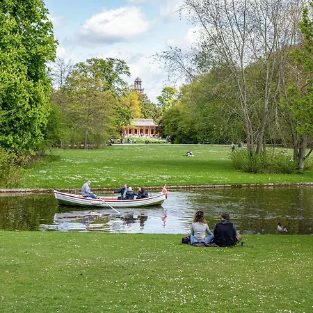 Sanders Swan - Marvellous Close To The Center Of Kopenhagen
