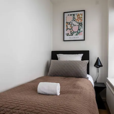 On Location By Round Tower Apartament *