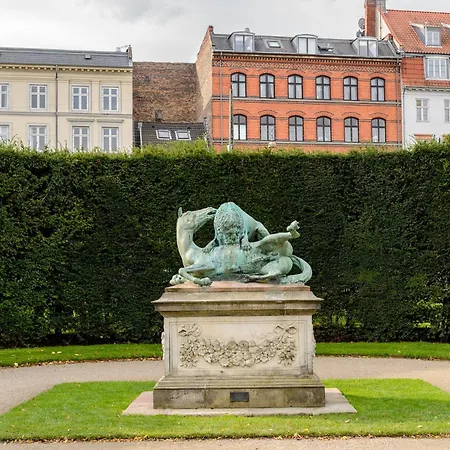 Luxury 'kings Garden View' 260m2 Prime Located Flat Lägenhet *