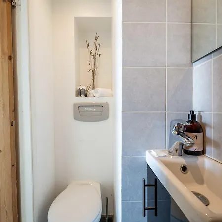 Apartman Cozy & Bright In Peaceful Area
