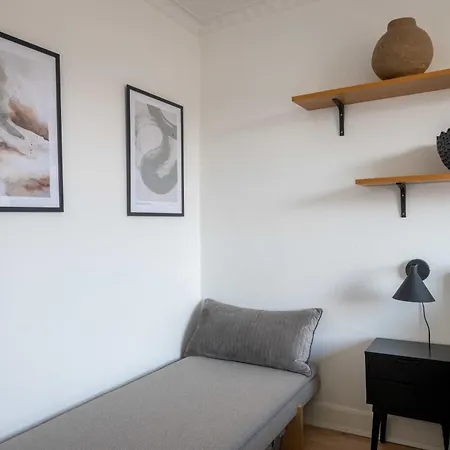 Cozy & Bright In Peaceful Area Apartman