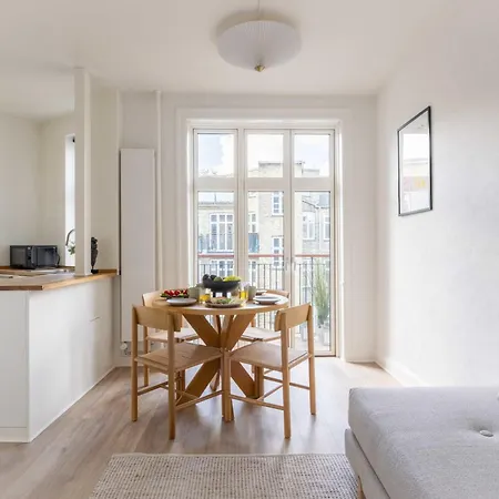 Cozy & Bright In Peaceful Area Apartman