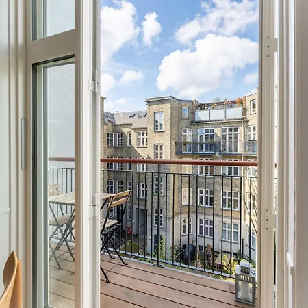 Apartman Cozy & Bright In Peaceful Area
