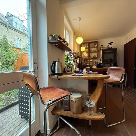 Cozy Center Chambers With Kitchen And Garden *