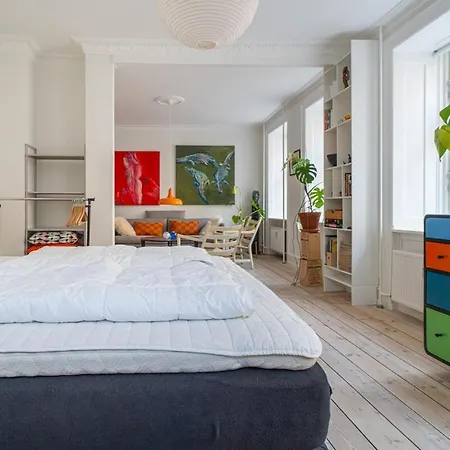 Apartment Stylish & Spacious In Trendy Norrebro *