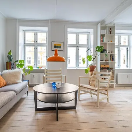 Stylish & Spacious In Trendy Norrebro Apartment Copenhagen