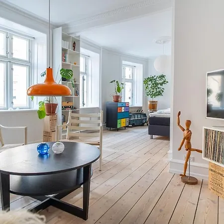 Apartment Stylish & Spacious In Trendy Norrebro