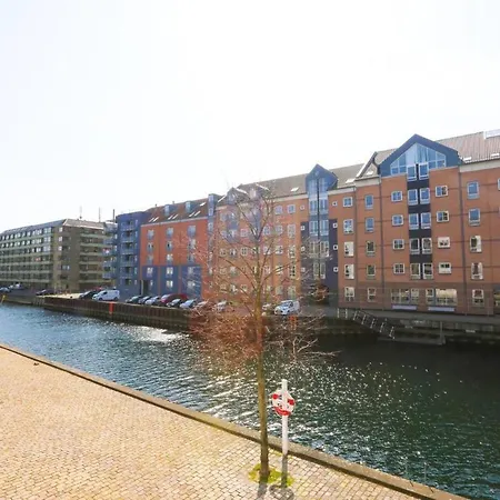 Spacious Canal-view Near Metro In Christianshavn Апартаменты *