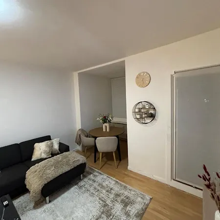 Appartement Cozy 3-room With 2 Bedrooms *