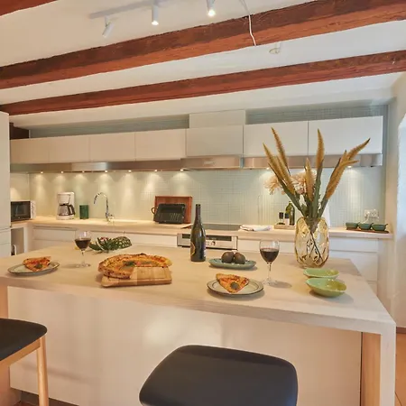 Lägenhet Warm 3br Loft With Exposed Beams