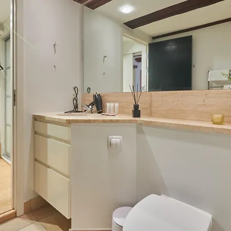 Warm 3br Loft With Exposed Beams Lägenhet