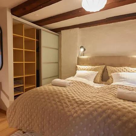 Lägenhet Warm 3br Loft With Exposed Beams