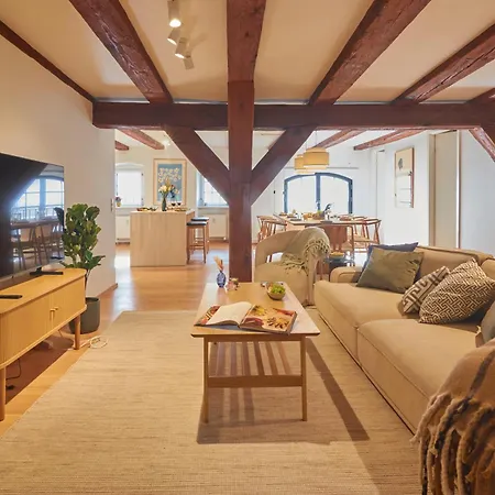 Warm 3br Loft With Exposed Beams Lägenhet *