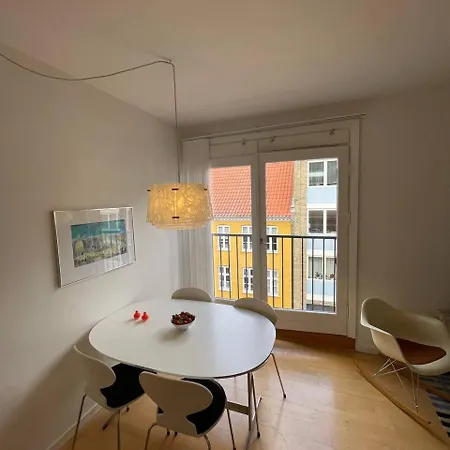 Christianshavn Finest With Huge Balcony Apartment