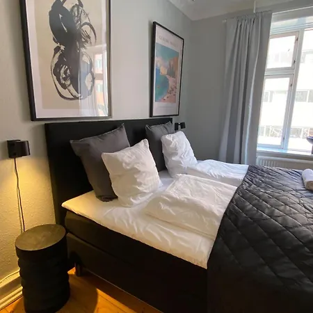 Lovely In Vibrant Area Of Appartement
