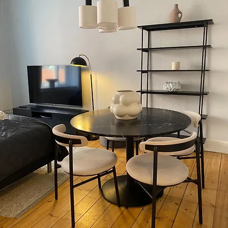 Lovely In Vibrant Area Of Appartement *
