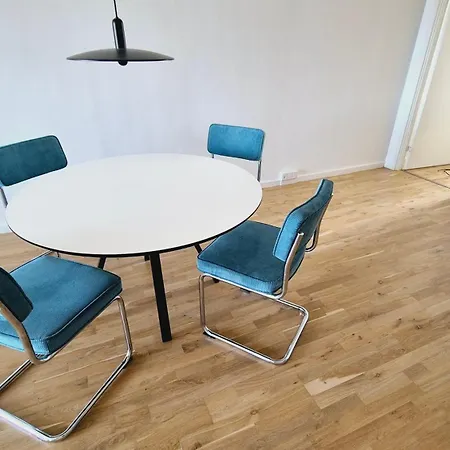 Spacious 120 Metres From Metro Appartement