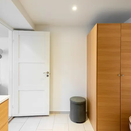 Sanders Leaves - Two-bedroom With Shared Roof-top Terrace Daire *
