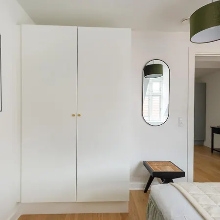 Sanders Leaves - Two-bedroom With Shared Roof-top Terrace Daire