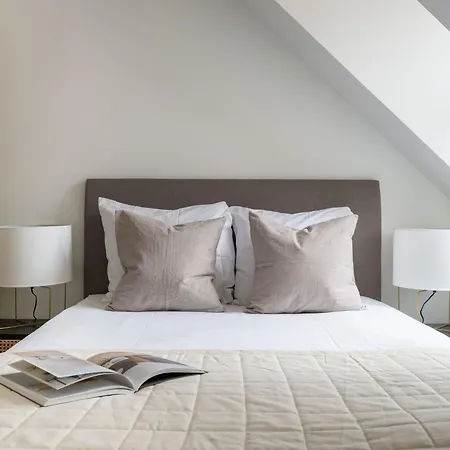 Sanders Leaves - Two-bedroom With Shared Roof-top Terrace Daire