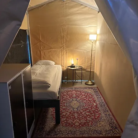 Hostel Urban Camper & Bar *